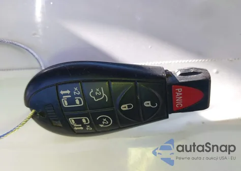 2011 Chrysler Town & Country Touring-L from USA, damaged, VIN 2A4RR8DG4BR704837